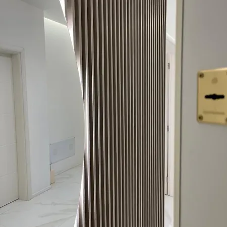 Apartment Nos 1 *